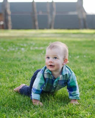 Cute 1 year old boy crawling in the grass - Family Portrait Photographer