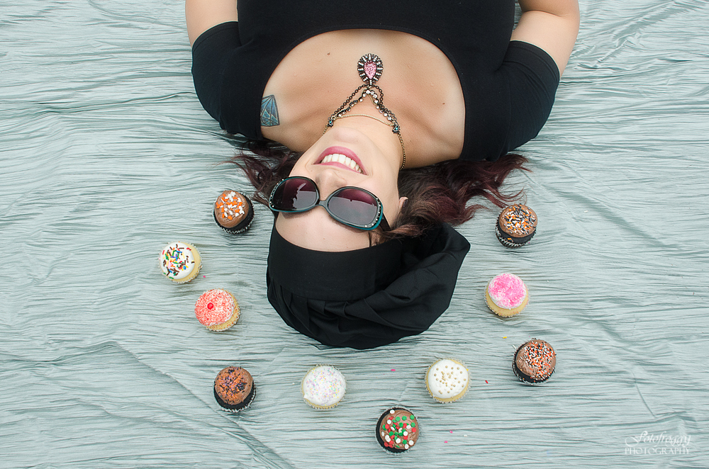 Giving Into Cyn - YouTube - Headshots by Fotofroggy Photography - cupcakes on mint green 