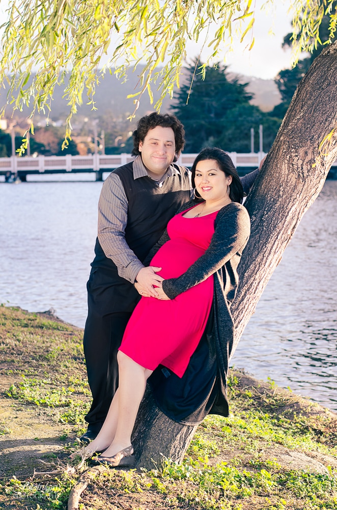 Lakeside weeping willow maternity portrait. Monterey bay family portraits, www.fotofroggy.com
