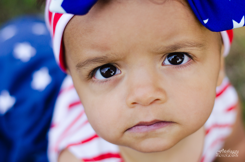 Fotofroggy Photography - close up portrait big eyes stars and stripes